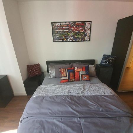 Double Room With Shared Bathroom ลอนดอน ภายนอก รูปภาพ