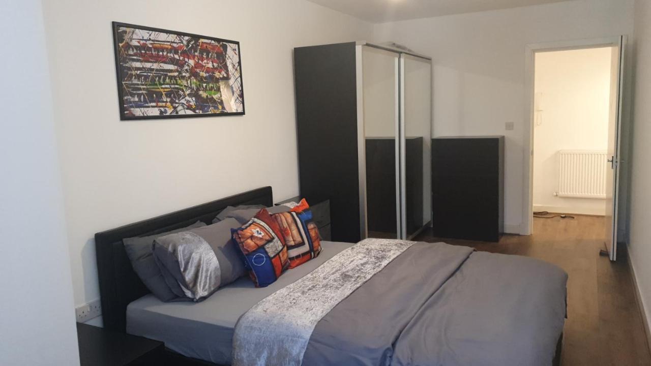 Double Room With Shared Bathroom ลอนดอน ภายนอก รูปภาพ